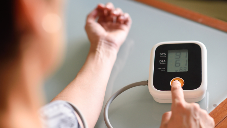Lågt blodtryck brukar kallas för hypotoni eller hypotension. Det brukar definieras som ett blodtryck under 90/60. Foto: Shutterstock